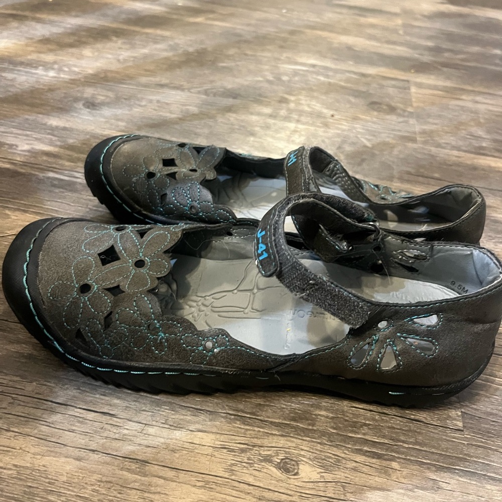JBU by Jambu Women's Sandals in Brown and Blue with wildflower cutout.